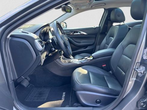 Used 2018 INFINITI QX30 Premium w/ Cargo Package image 10