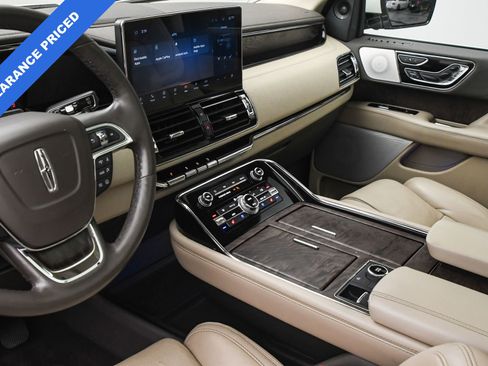 Used 2022 Lincoln Navigator Reserve image 42