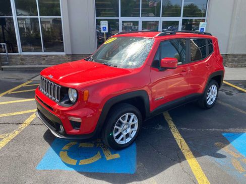 Used 2019 Jeep Renegade Latitude w/ Cold Weather Group AWD/4WD image 2