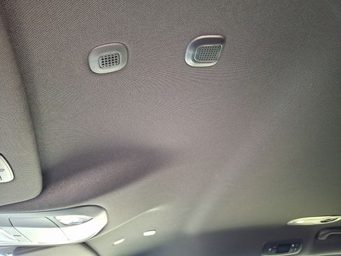 Used 2025 Chrysler Pacifica Select FWD image 21