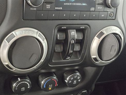 Used 2017 Jeep Wrangler Unlimited Rubicon w/ Max Tow Package image 30