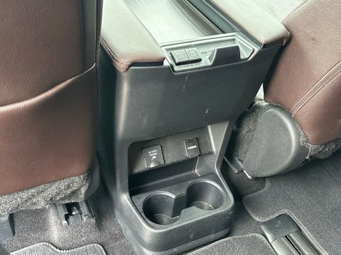 Used 2023 Toyota Sienna Platinum image 16