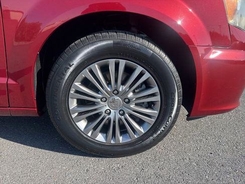 Used 2014 Chrysler Town & Country Touring-L w/ Driver Convenience Group FWD image 13