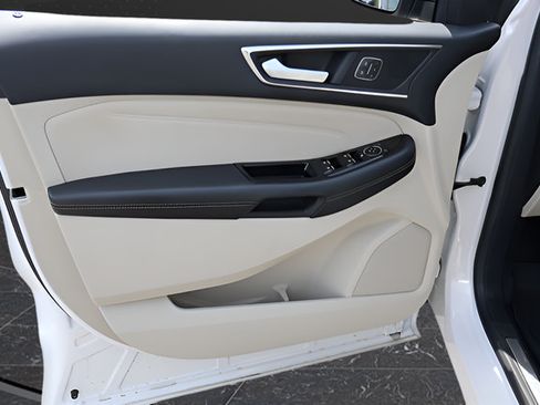 Used 2017 Ford Edge Titanium w/ Equipment Group 301A FWD image 12