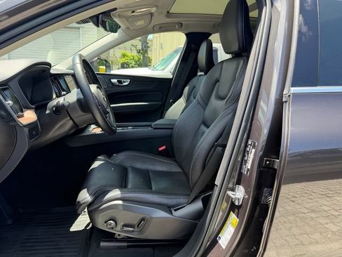 Used 2023 Volvo XC60 B5 Ultimate w/ Protection Package Premier FWD image 12