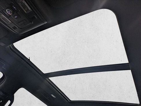 Used 2023 GMC Yukon XL SLT image 16