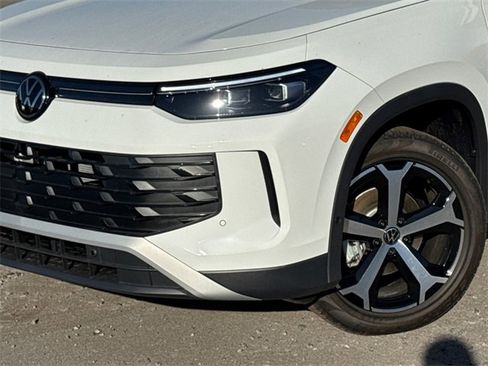 New 2026 Volkswagen Tiguan SE image 8