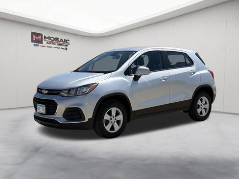 Used 2018 Chevrolet Trax LS AWD/4WD image 4