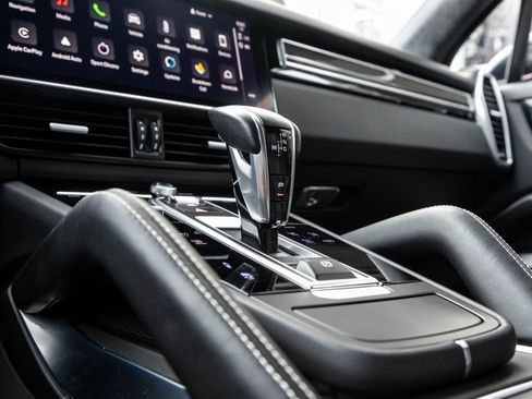 Certified 2023 Porsche Cayenne Turbo image 28