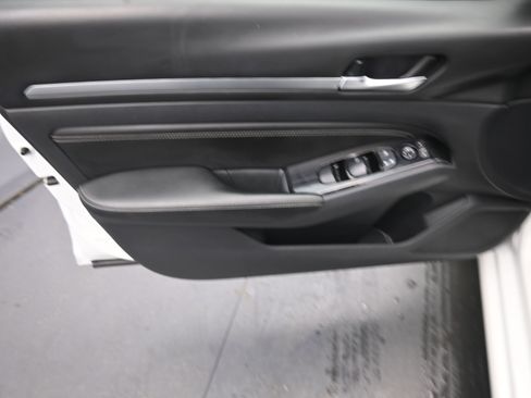 Used 2023 Nissan Altima 2.5 SV w/ SV Premium Package image 14