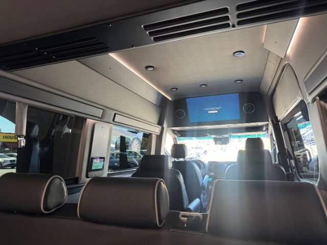 Used 2022 Mercedes-Benz Sprinter 2500 image 27