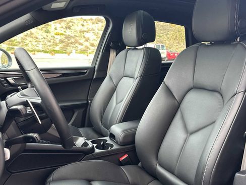 Used 2025 Porsche Macan Turbo image 5