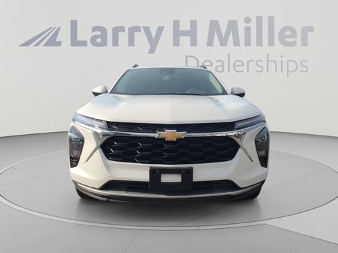 Certified 2025 Chevrolet Trax LT FWD image 8