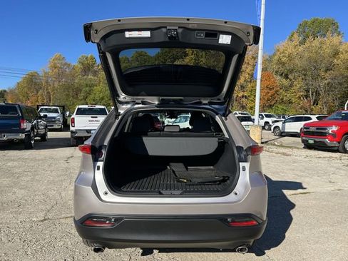 Used 2024 Toyota Venza LE image 27