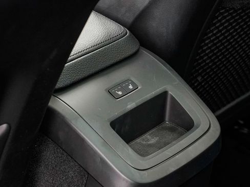 Used 2022 Volvo XC60 B5 Momentum w/ Advanced Package image 16