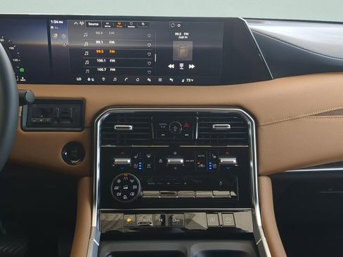 Certified 2025 Nissan Armada Platinum Reserve AWD/4WD image 14