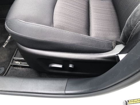 Used 2025 Nissan Altima 2.5 SV image 13