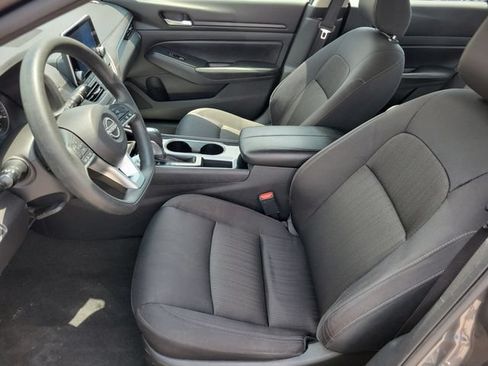 Used 2024 Nissan Altima 2.5 SV FWD image 9