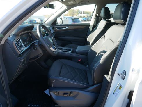 New 2026 Volkswagen Atlas SE image 8