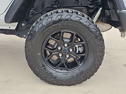 Used 2024 Jeep Wrangler Unlimited image 38