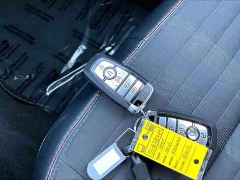 Used 2025 Ford Explorer ST-Line w/ ST-Line Street Pack image 14