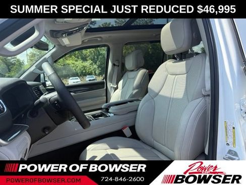 Used 2022 Jeep Wagoneer Series III w/ Premium Group I AWD/4WD image 2