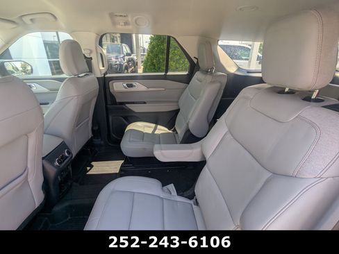 Used 2025 Ford Explorer Active w/ Active Comfort Package RWD image 7