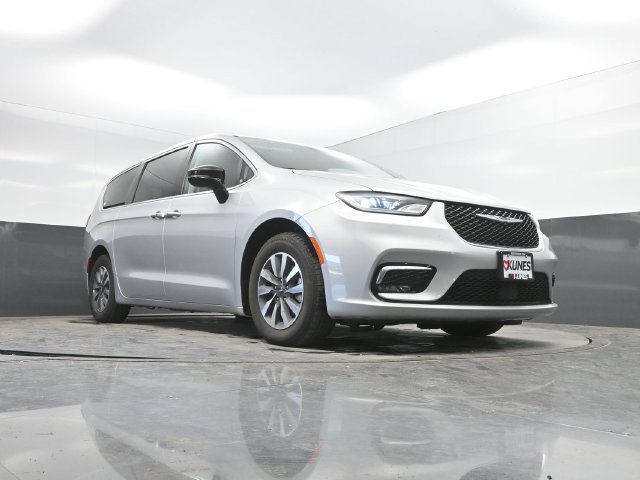 Used 2024 Chrysler Pacifica Limited FWD image 47