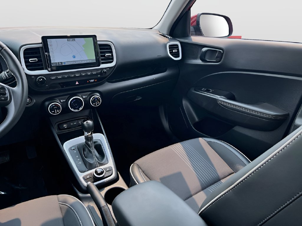 Used 2025 Hyundai Venue Limited FWD image 23