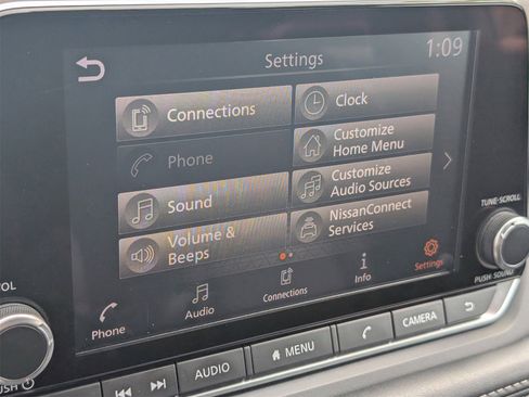 Used 2021 Nissan Rogue SV image 19