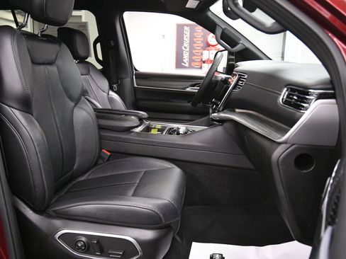 Used 2024 Jeep Wagoneer Series II image 29