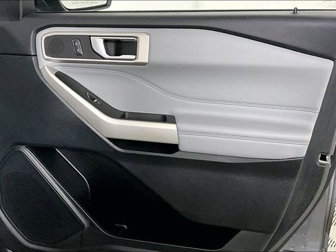 Used 2022 Ford Explorer XLT w/ Equipment Group 202A image 24