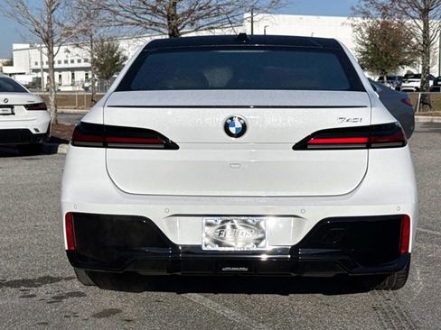 Used 2023 BMW 740i image 4