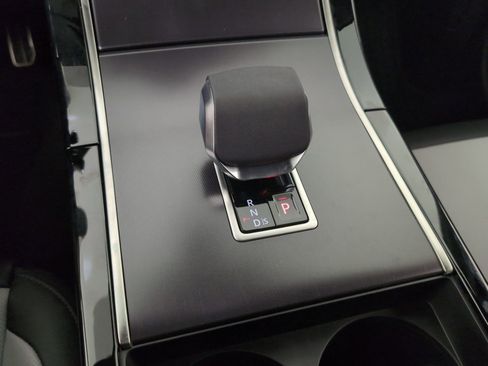 Certified 2026 Land Rover Range Rover Velar Dynamic SE image 17