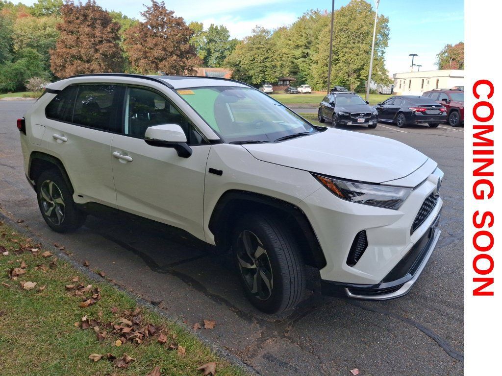 Used 2023 Toyota RAV4 SE w/ Weather & Moonroof Package AWD/4WD image 4