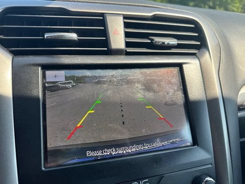 Used 2020 Ford Fusion SE FWD image 12