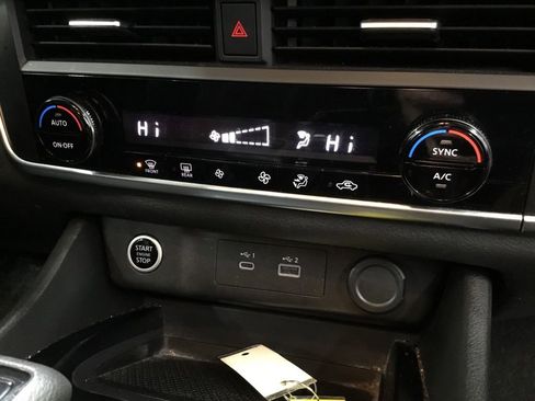 Used 2023 Nissan Rogue SV FWD image 25