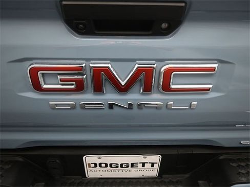 Used 2025 GMC Canyon Denali image 16