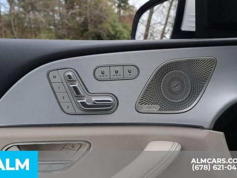 Used 2025 Mercedes-Benz GLS 450 4MATIC image 11