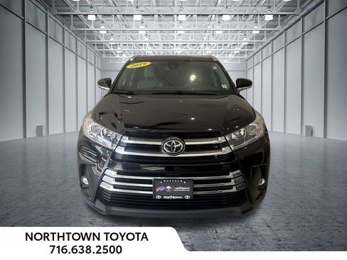 Used 2019 Toyota Highlander Limited AWD/4WD image 3