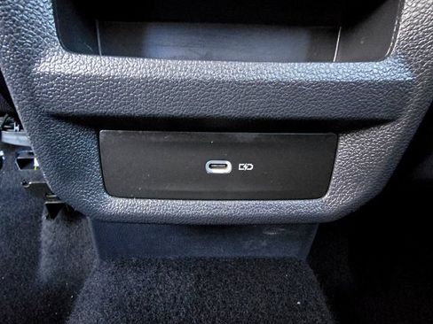 Used 2025 Volkswagen Taos SE FWD image 24