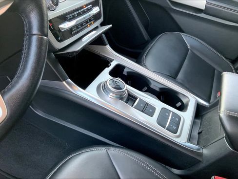 Used 2022 Ford Explorer XLT w/ Equipment Group 202A image 15
