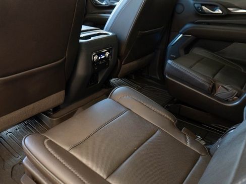 Used 2021 GMC Yukon Denali w/ Denali Premium Package image 24