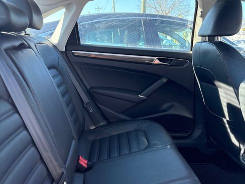 Used 2017 Volkswagen Passat 1.8T SEL Premium image 12