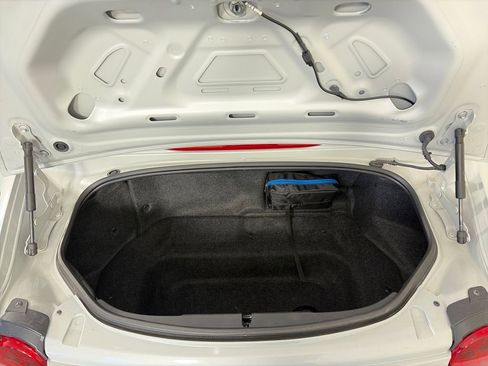 Used 2018 MAZDA MX-5 Miata Club image 22