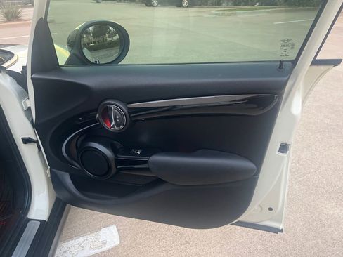 Used 2019 MINI Cooper 4-Door Hardtop image 20