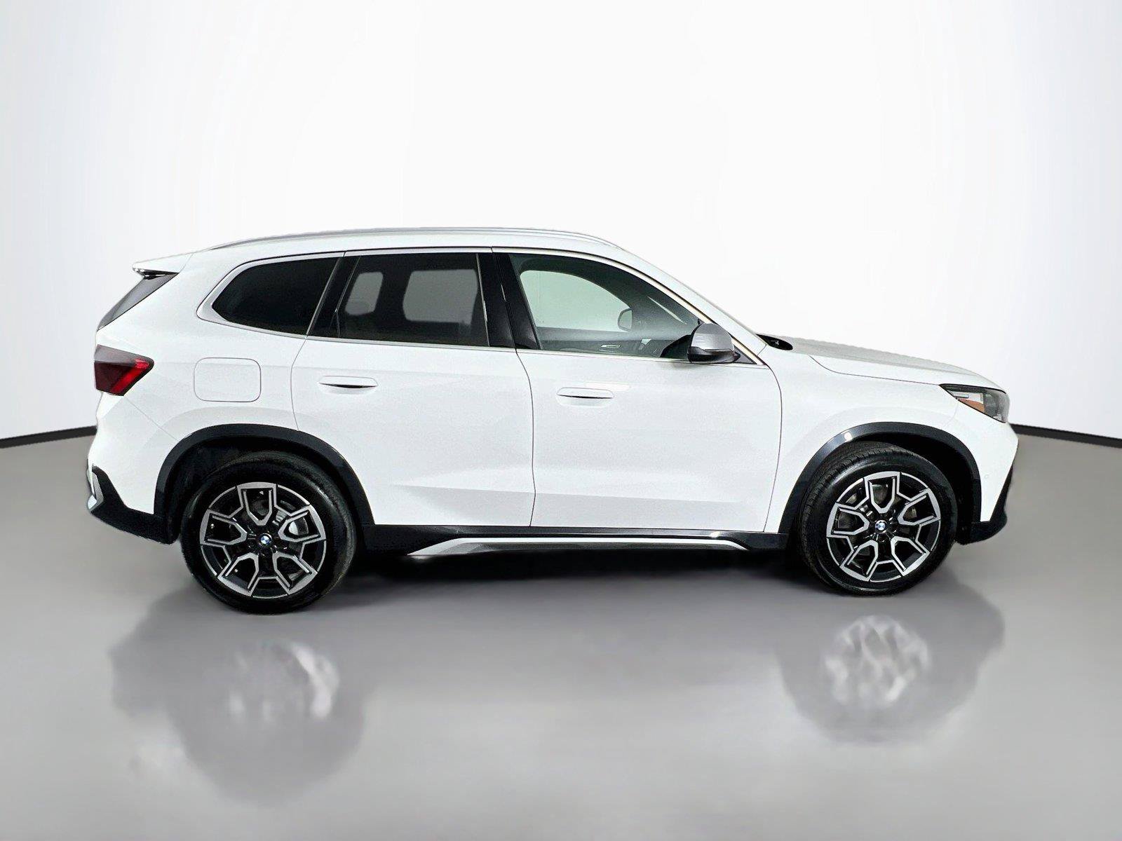 Used 2024 BMW X1 xDrive28i w/ Convenience Package AWD/4WD image 7