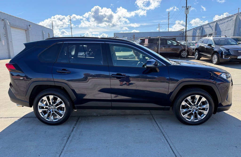 Used 2021 Toyota RAV4 XLE Premium AWD/4WD image 5