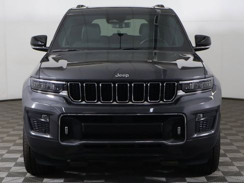 Used 2022 Jeep Grand Cherokee Overland w/ Luxury Tech Group IV image 16