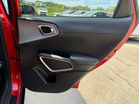 Certified 2023 Kia Soul LX w/ LX Technology Package FWD image 18